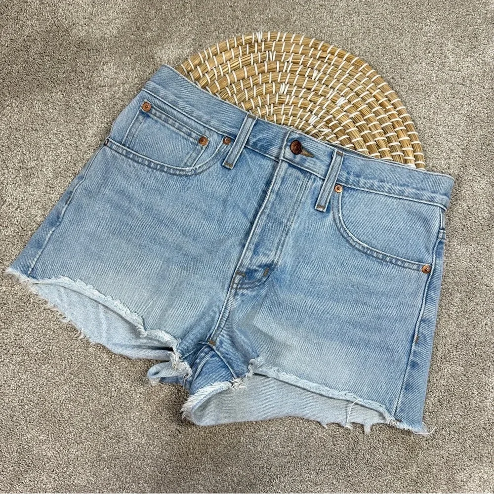 Madewell Relaxed Denim Shorts in Dunwoody Wash Blue Size 26